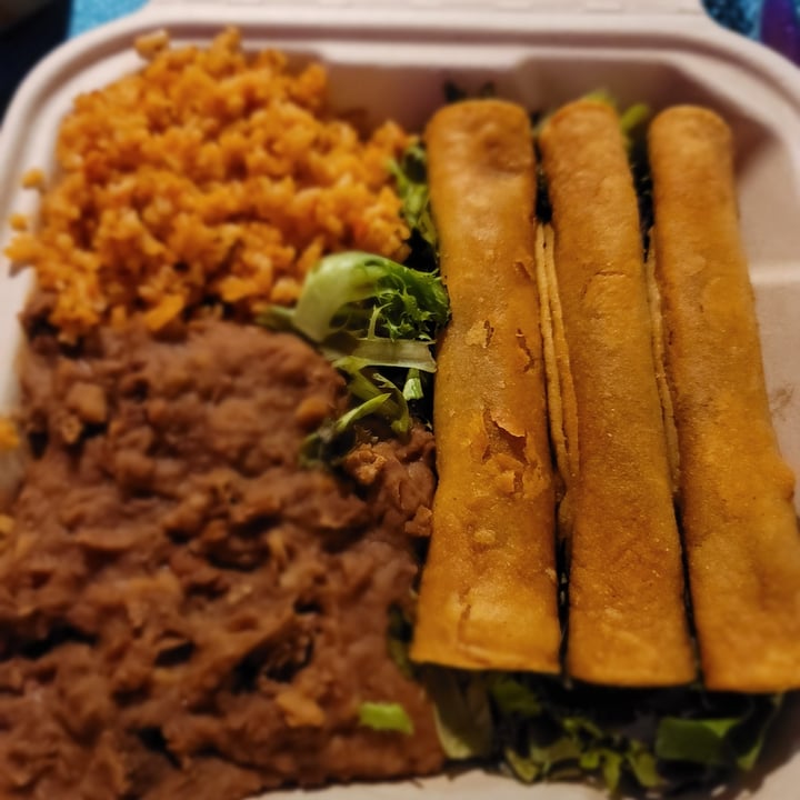 photo of Baby Salsa Mexican Restaurant Vegan Chorizo Flautas shared by @sleekitty on  17 Dec 2021 - review