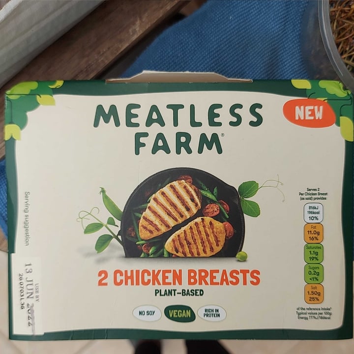 photo of Meatless Farm 2 Chicken Breasts shared by @francomariangela85 on  10 Jun 2022 - review