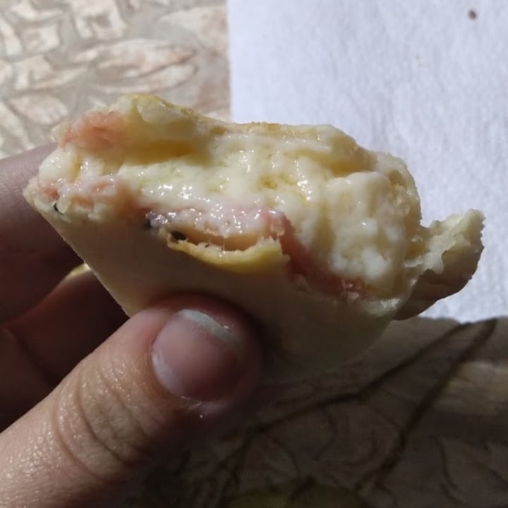 review photo of Empanadas de 10 Empanadas de jamón y queso shared by @brxana on 21 Nov 2020 - review