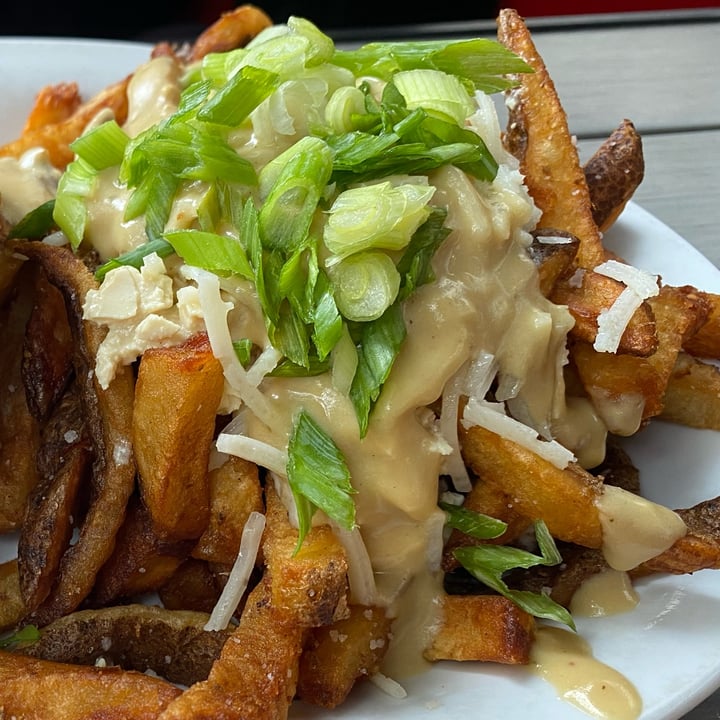 photo of MeeT in Yaletown TeeM Poutine shared by @veganmika on  13 Oct 2021 - review