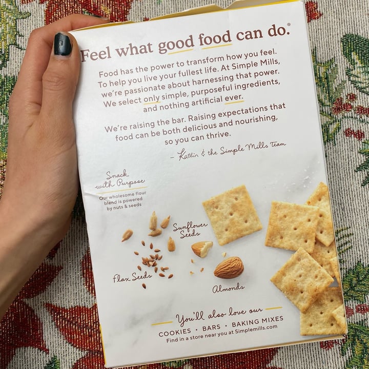 photo of Simple Mills Fine Ground Sea Salt Almond Flour Crackers shared by @yarilovezzucchini on  08 Dec 2021 - review