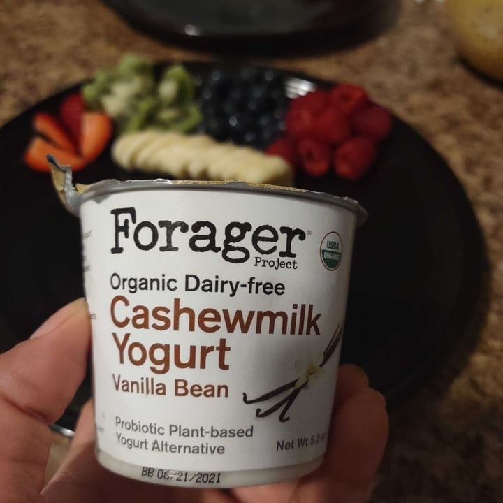 photo of Forager Project Cashe wmilk yogurt de vainilla shared by @nashmevegan on  11 Jun 2021 - review