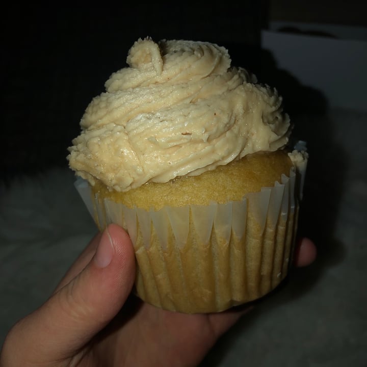 photo of Strong Hearts Cafe Peanut Butter Cupcake shared by @elijames on  11 Feb 2021 - review