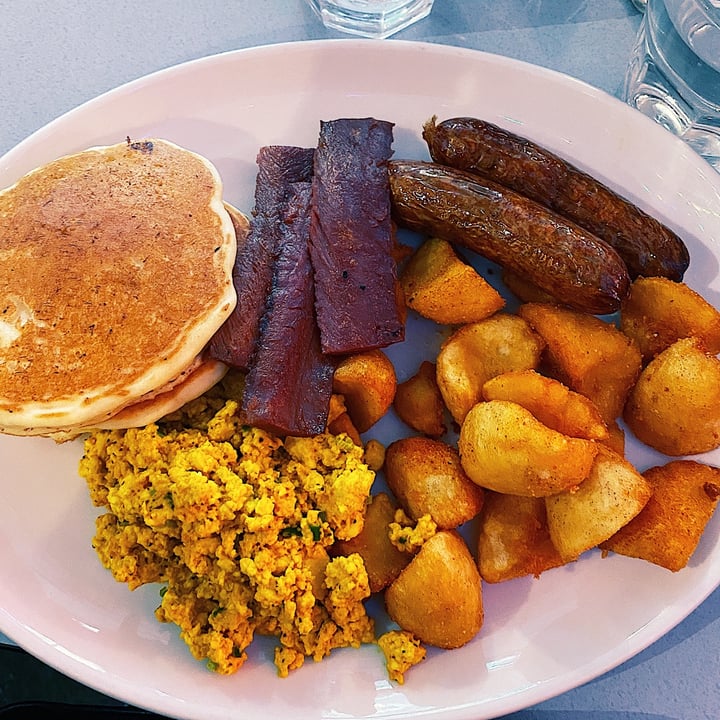 review photo of The Breakfast Club All American Breakfast shared by @sazzie on 05 Jan 2022 - review