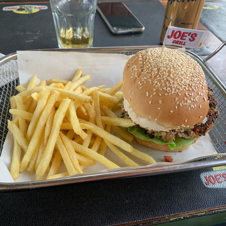 photo of Joe's Grill Hamburguesa De Portobellos shared by @claritavegana on  17 Aug 2022 - review
