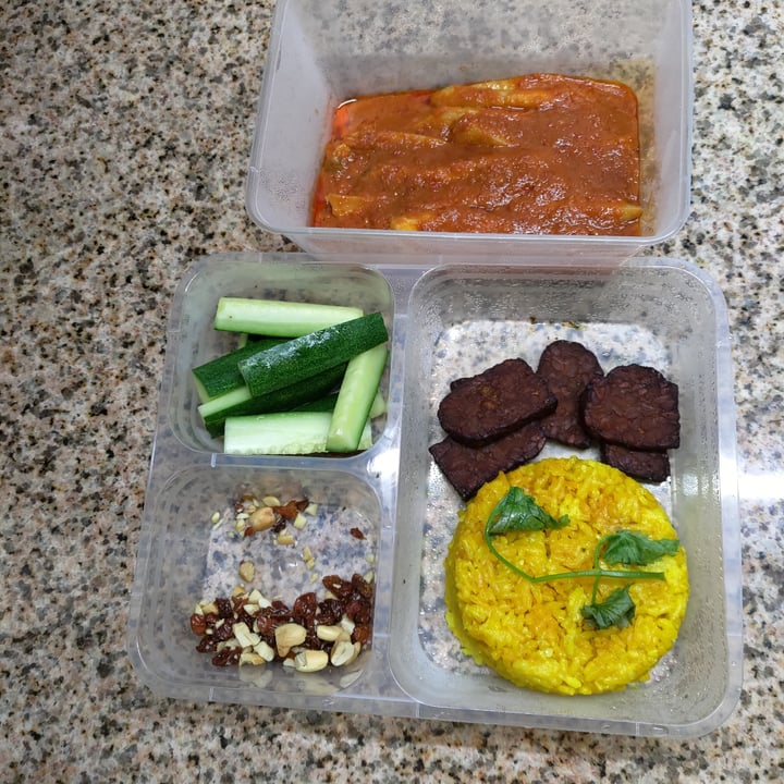 review photo of Frisky Goat Bakery Cafe Vegan Rendang Platter shared by @stevenneoh on 28 Jul 2021 - review
