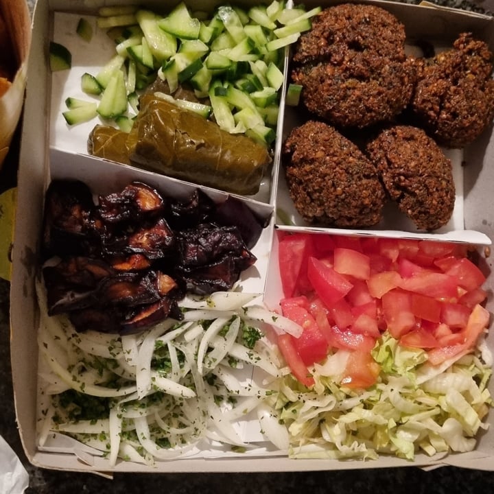 photo of Yalla Authentic Middle Eastern Food Falafel Platter Box Meze shared by @sunshineyum on  25 Aug 2021 - review