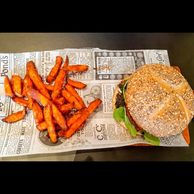 「Hamburguesa trufada」の料理の写真