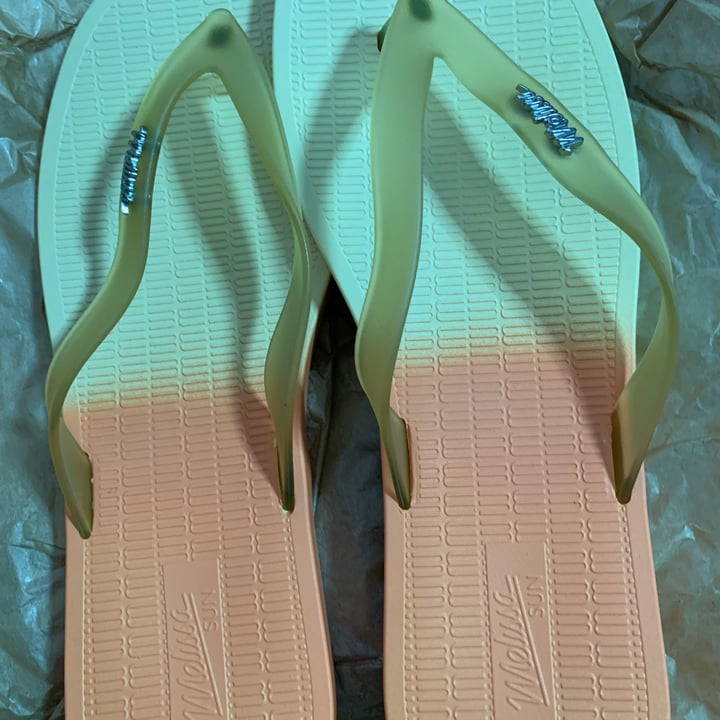 review photo of Melissa Black flip flops shared by @tanmenta on 10 May 2022 - review