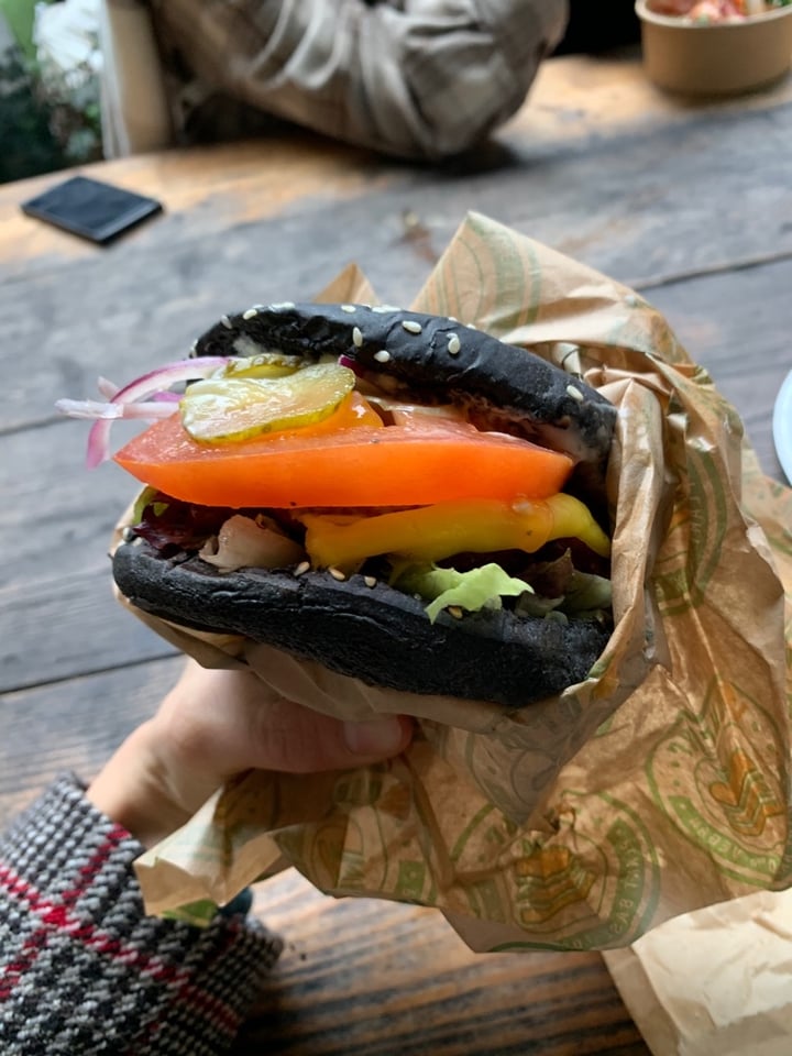 photo of VBurger Camden Beet Burger shared by @giuliatombacco on  01 Feb 2020 - review