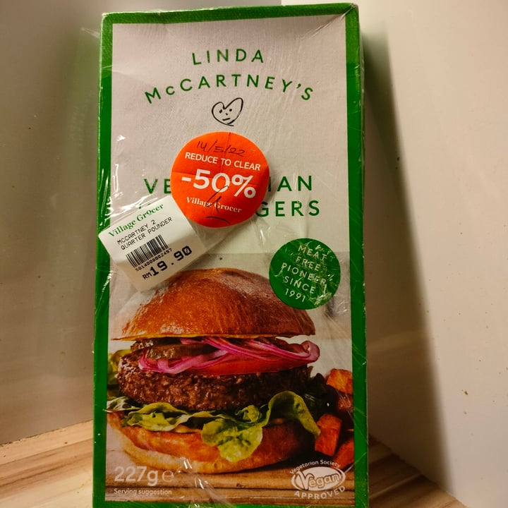 photo of Linda McCartney's 2 vegetarian 1/4 LB burgers shared by @elej91 on  02 Jun 2022 - review