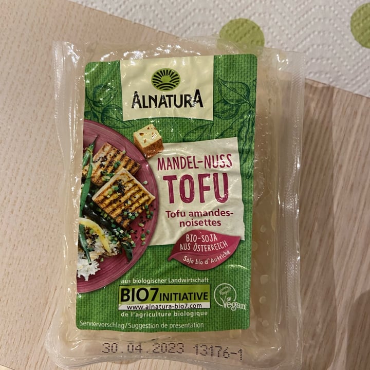 photo of Alnatura Mandel-Nuss Tofu shared by @arabrab87 on  28 Sep 2022 - review