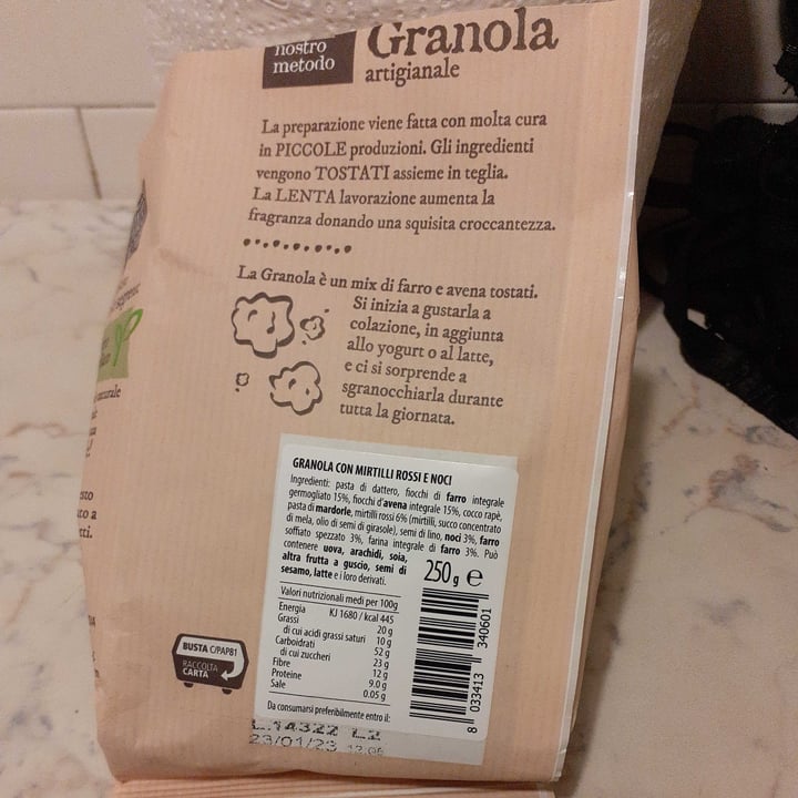 photo of Poggio del farro Granola con mirtilli rossi e noci shared by @nadia1964 on  11 Jun 2022 - review