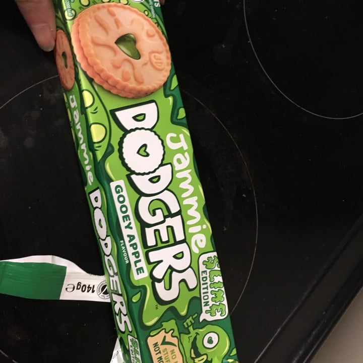 photo of Jammie Dodgers Gooey Apple flavour shared by @velvetveganworld on  19 Mar 2021 - review