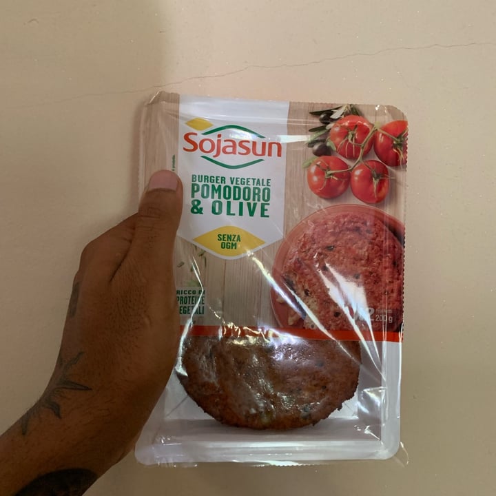 review photo of Sojasun Burger Vegetale Pomodoro & Olive shared by @ciretto on 18 Jun 2022 - review