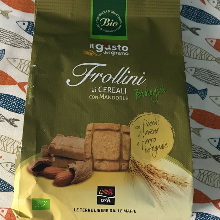 photo of Libera Terra Frollini ai cereali con mandorle shared by @sylakka on  13 Apr 2022 - review
