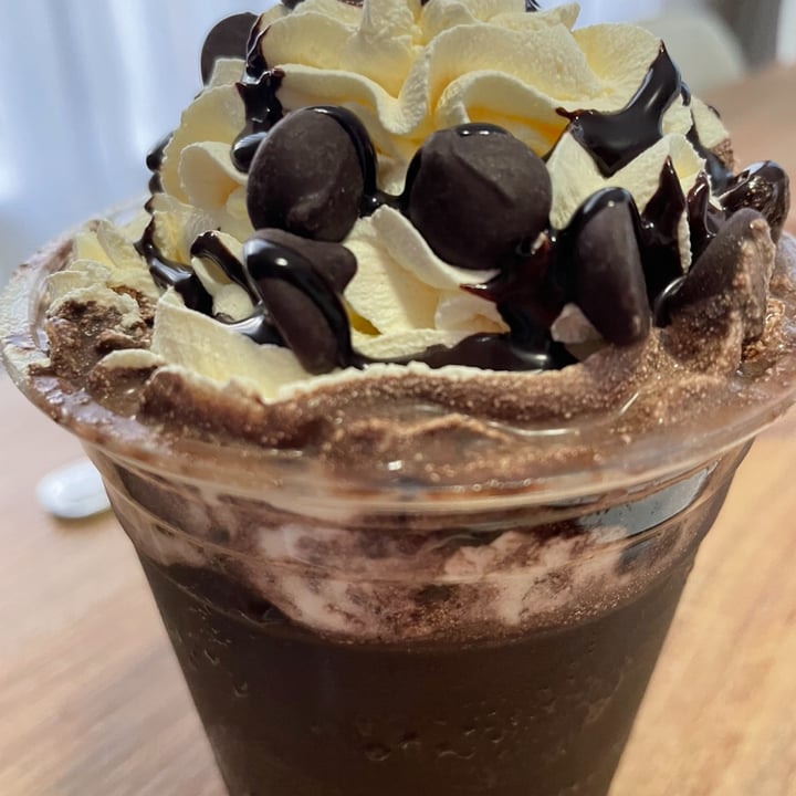 photo of Kaylee's Eatery Chocolate Brownie Shake shared by @kathrynsveganjourney on  19 Oct 2021 - review