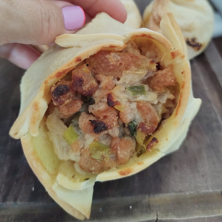photo of Hope Vegan Bar Empanada de "pollo" con puerro shared by @noeschulz on  21 Nov 2021 - review