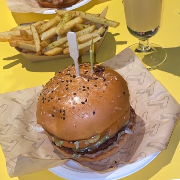 photo of Token Vegan Big Mac shared by @niamhx on  01 Apr 2020 - review