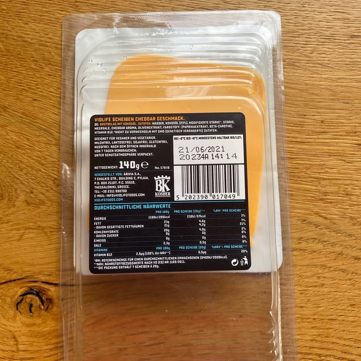 photo of Violife Cheddar Geschmack Scheiben shared by @magdalenamichl on  16 Jan 2021 - review