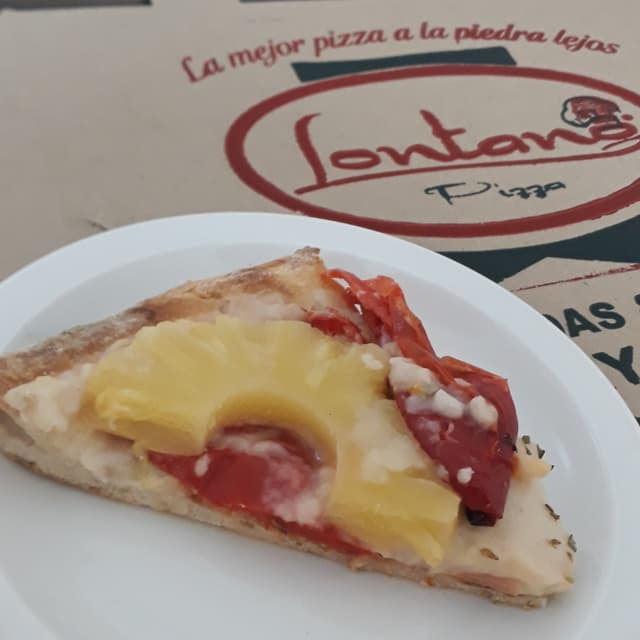 Photo of the dish “Pizza de ananá, queso y jamón vegano”