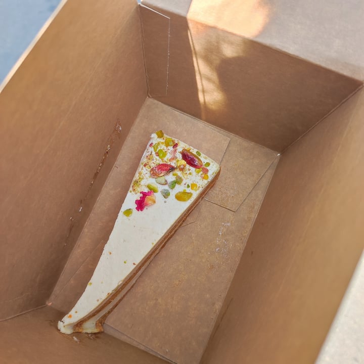 review photo of Sweet Rawmance Carrot Cake shared by @zulan on 03 May 2022 - review