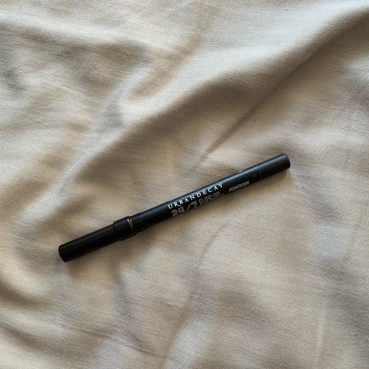 photo of Urban Decay 24/7 Glide-On Eye Pencil shared by @cameroncunningham on  17 Jan 2022 - review