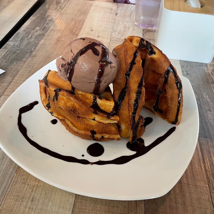 photo of WellSmoocht 2 waffles scoop (chocolate and hazelnut) shared by @yuki18 on  24 Feb 2021 - review