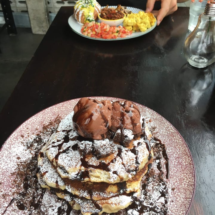 photo of Lisica Cafe Chocolate Pancakes shared by @itsrvh on  01 Jul 2020 - review