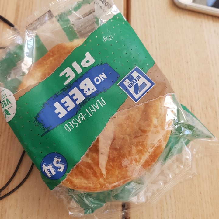 photo of 7-Eleven Nobeef Pie shared by @celinabina0405 on  15 May 2020 - review