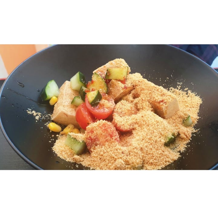 review photo of Vegan Bowl Thai Style Fried Tofu shared by @angelica2603 on 11 Apr 2020 - review