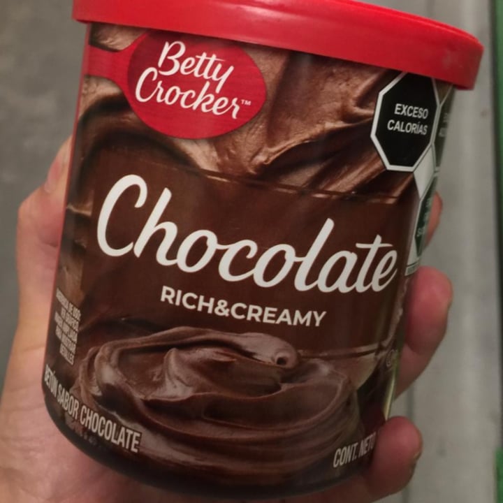 photo of Betty Crocker Chocolate rich & creamy shared by @fergievegan on  21 Mar 2022 - review