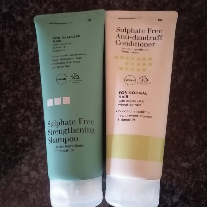 review photo of Woolworths Sulphate Free Strengthening Shampo shared by @elainemyburgh on 14 Jun 2022 - review