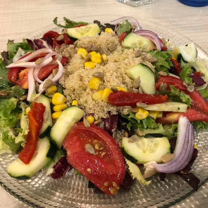 photo of La JunGla Ensalada de quinoa shared by @yessikalanda on  09 Sep 2020 - review