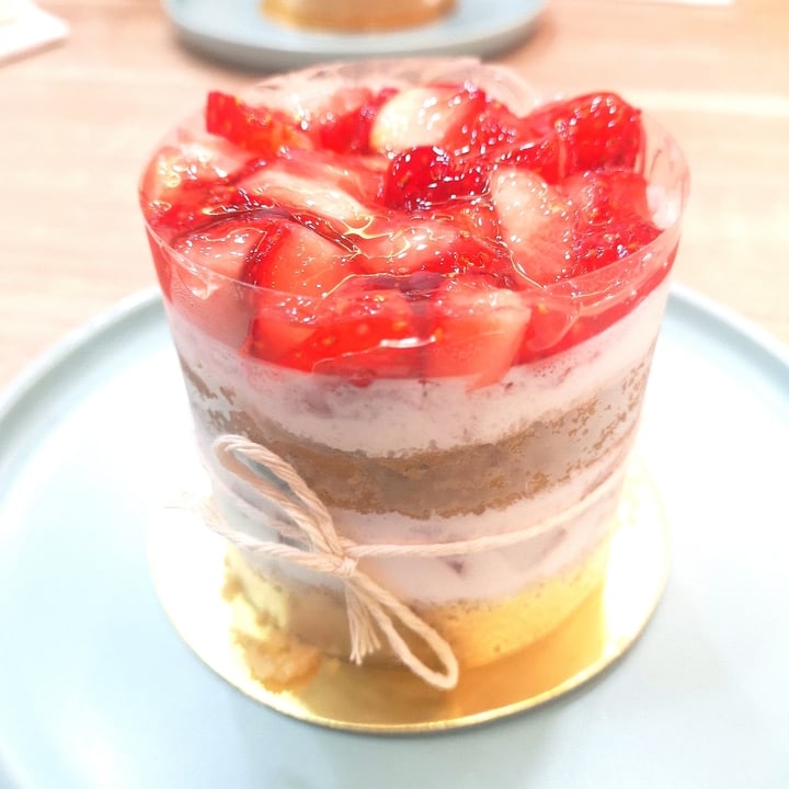 photo of Greendot PAYA LEBAR SQUARE Fresh Strawberry Shortcake shared by @raffymabanag on  29 Dec 2021 - review