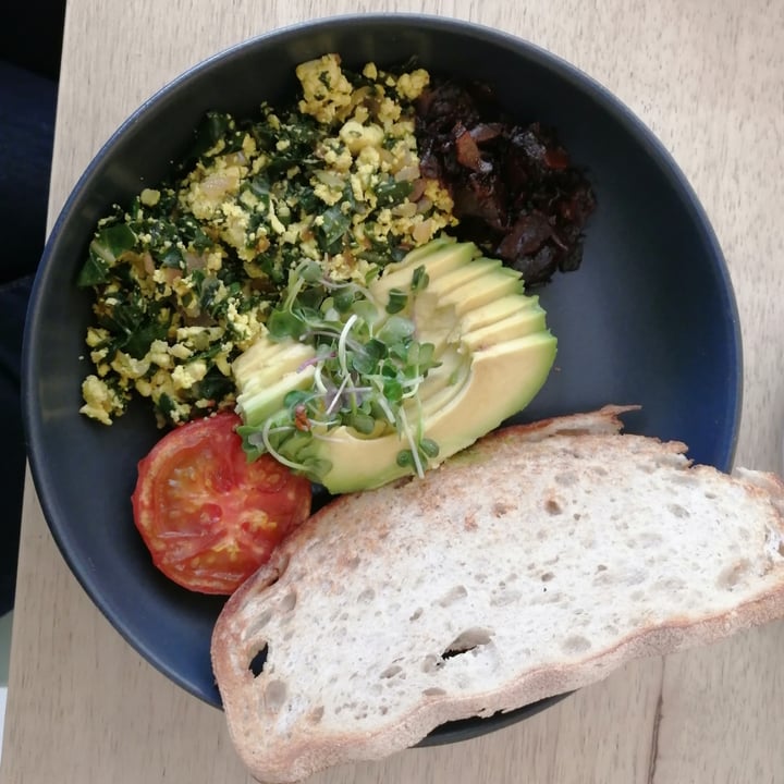 photo of Lexi's Healthy Eatery Sexy spinach scramble shared by @saajana on  20 Jun 2022 - review