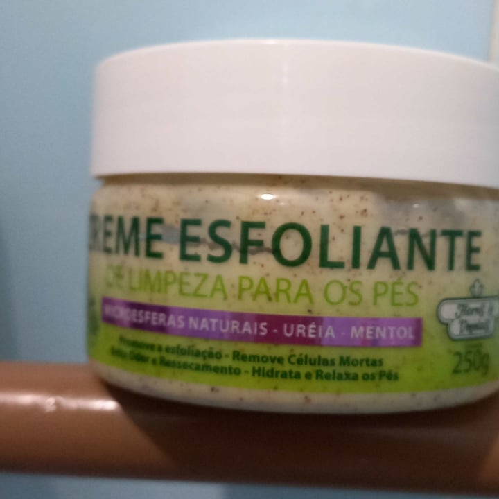 review photo of Flores & Vegetais Creme Esfoliante Para Os Pés shared by @mararondinelliaraujo on 10 Jun 2022 - review