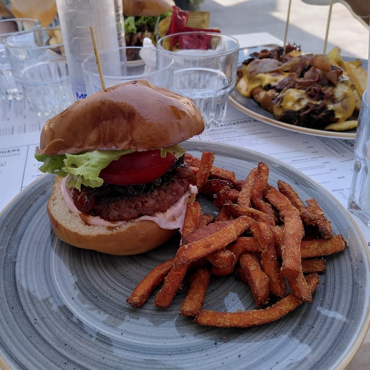 photo of Hamerica's Beyond burger shared by @mcurcu on  25 Nov 2021 - review
