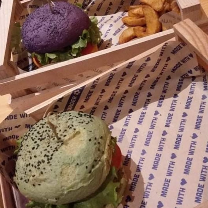 photo of Flower Burger Elf Burger shared by @spookypia on  06 Dec 2021 - review