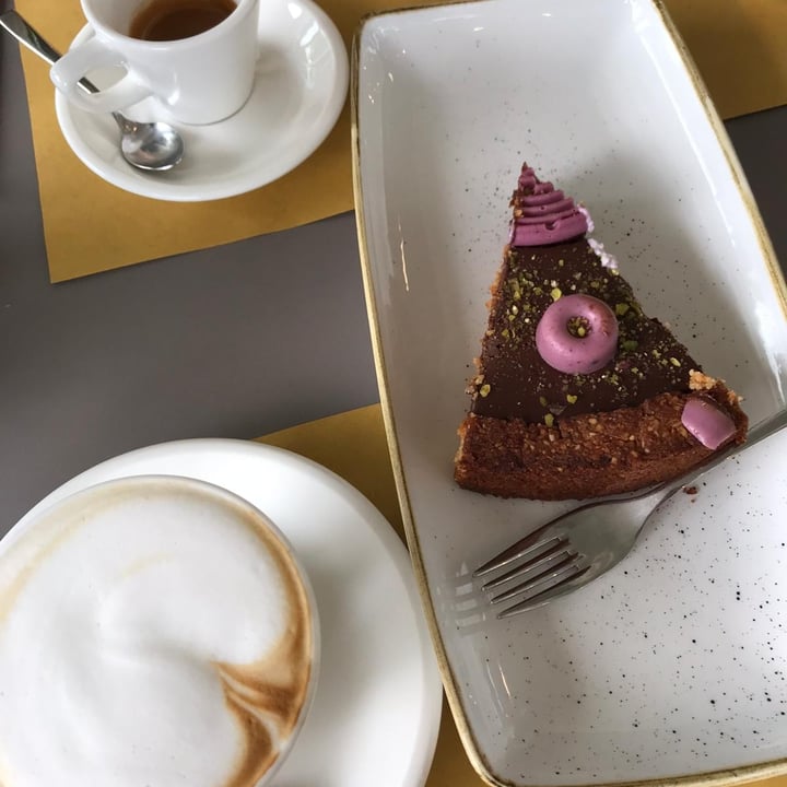 photo of BioEssere Café&Bistrot veg & vegan Crostata Vegan Al Cioccolato shared by @chiarahakuna on  04 Aug 2021 - review