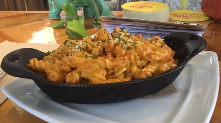 photo of Two Dollar Radio Headquarters Buffalo Mac ‘n’ Cheeze shared by @vfct on  04 Jan 2020 - review