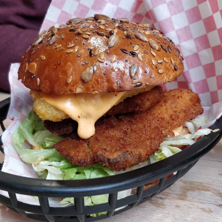 photo of Mooshies London Vegan Burger Bar Magic Mushroom Burger shared by @plumesworld on  30 Dec 2019 - review