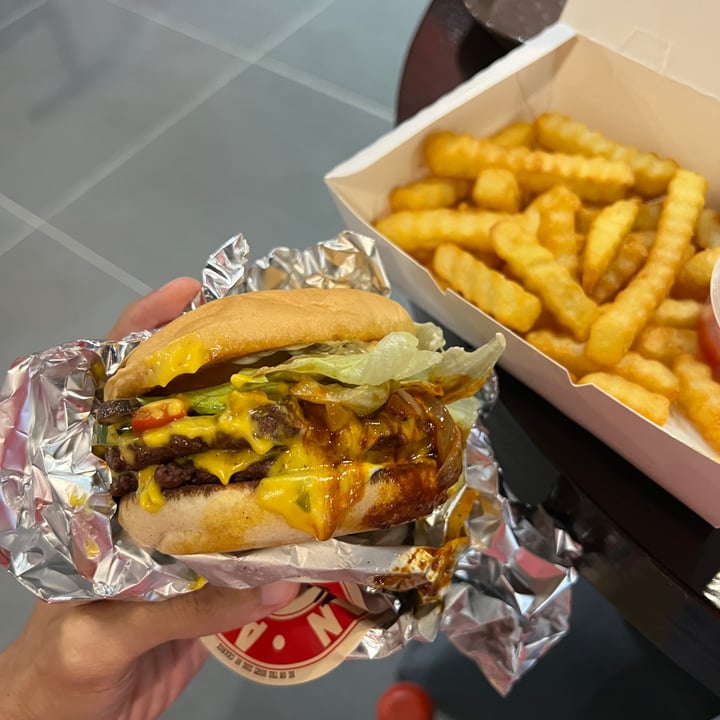 photo of Amazon Vegan Amazon Cheeseburger ZeroBeef shared by @eripyon on  01 Jan 2022 - review