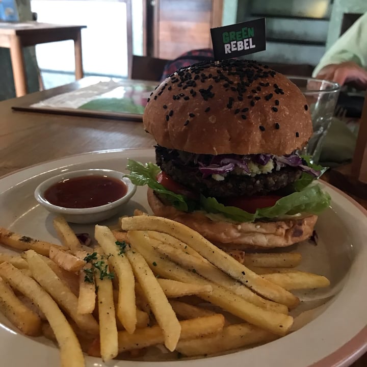 review photo of Manggis in Canggu Hmm Burger 2.0 shared by @sovsten on 17 Oct 2022 - review