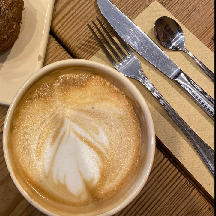 photo of Le Pain Quotidien flat white con leche de almendras y coco shared by @inespressable on  16 Oct 2022 - review