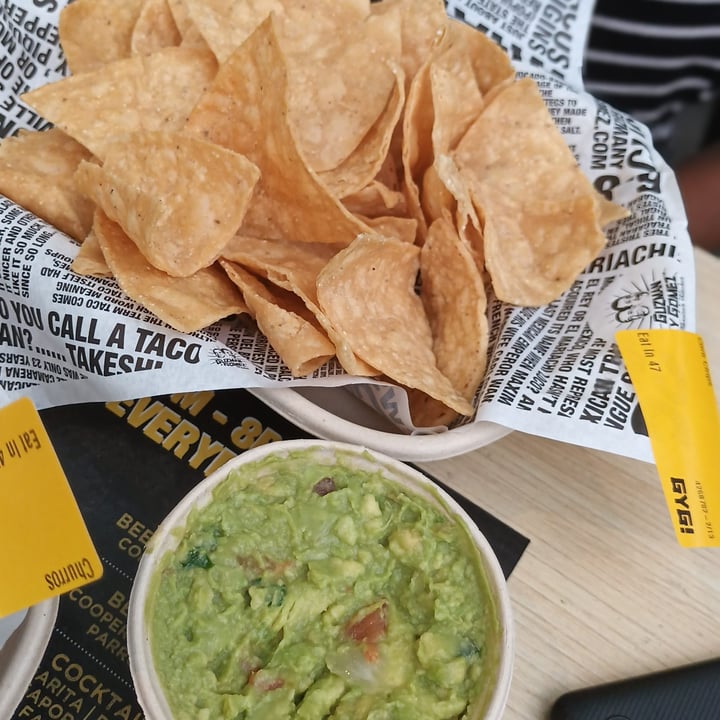 photo of Guzman Y Gomez corn chips with guac shared by @vegananu on  11 Jul 2022 - review