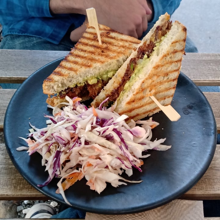 photo of Café Vegetal Sándwich pulled no-pork shared by @elenapera on  17 Nov 2021 - review