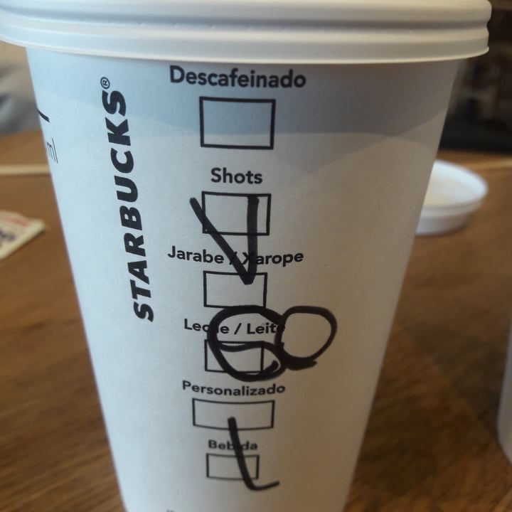 photo of Starbucks Vainilla latte con leche de almendras shared by @leeoalva on  15 Jul 2021 - review