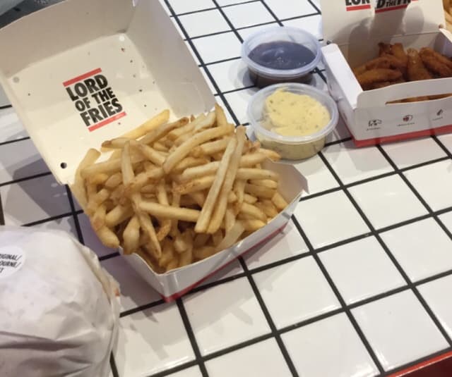Photo of the dish “Original Burger & Shoestring Fries with Parisian Sauce”