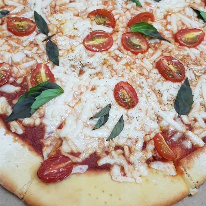 photo of Green & Yang Healthy Bakery Café Pizza caprese shared by @virigf on  25 Oct 2020 - review